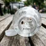 De verborgen gevaren van de gewone open fles water op openbare plaatsen de-verborgen-gevaren-van-de-gewone-open-fles-water-op.webp.webp